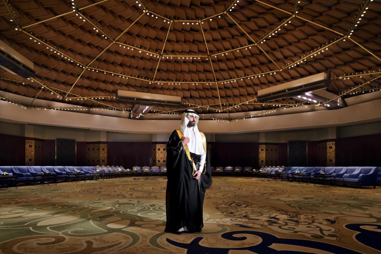 Intercontinental Riyadh By Ihg Luaran gambar Sheikh Ahmed at the opening of the Al-Shaqra National Museum