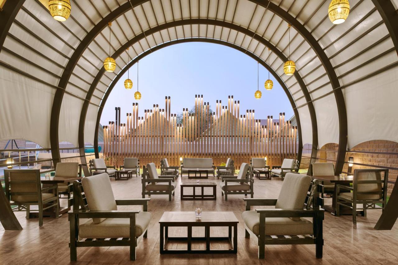 Intercontinental Riyadh By Ihg Luaran gambar The lounge at the airport