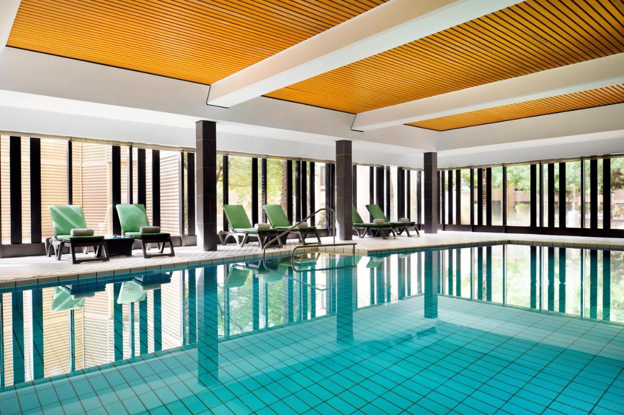 Intercontinental Riyadh By Ihg Luaran gambar The swimming pool at the hotel