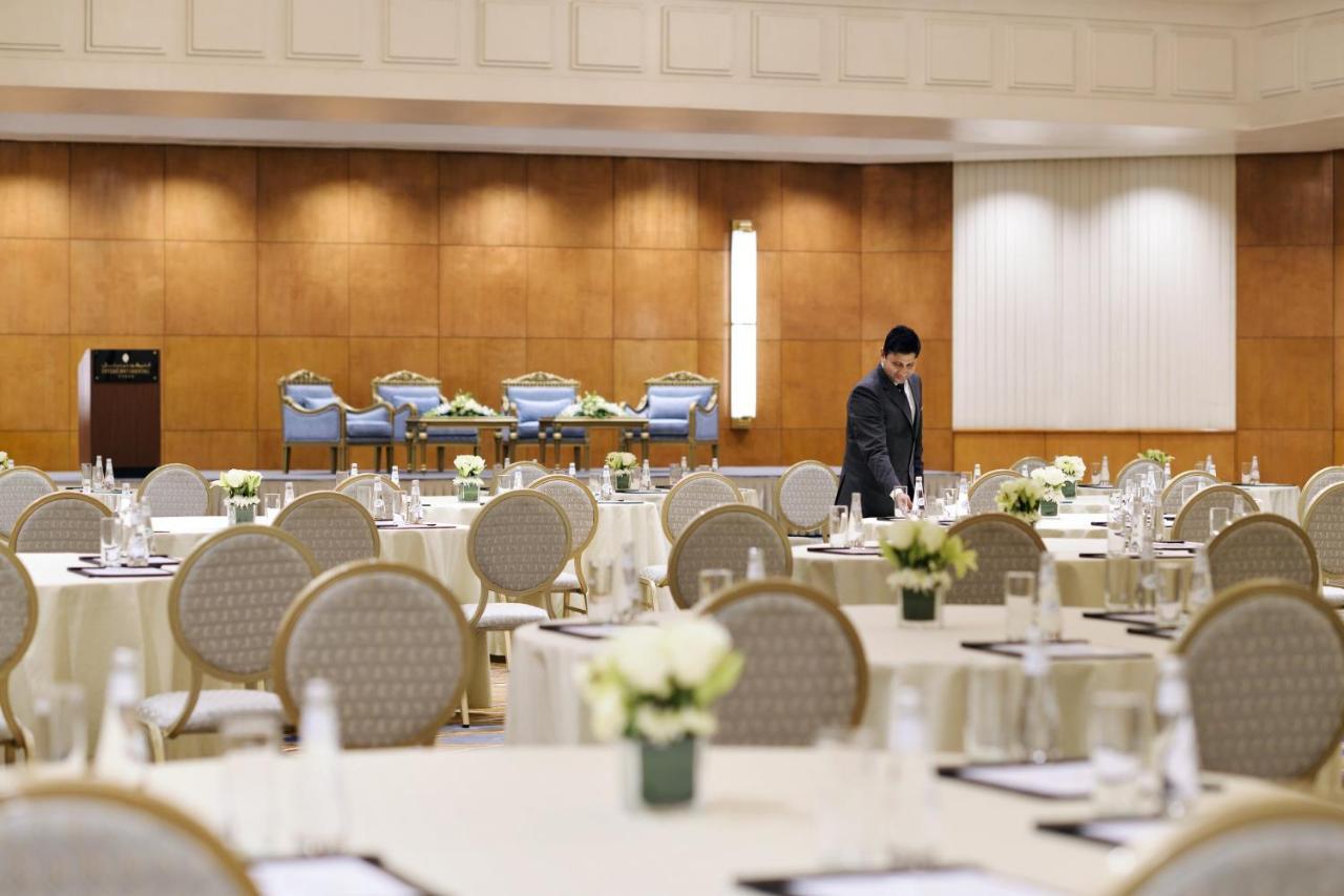 Intercontinental Riyadh By Ihg Luaran gambar A meeting room at the hotel