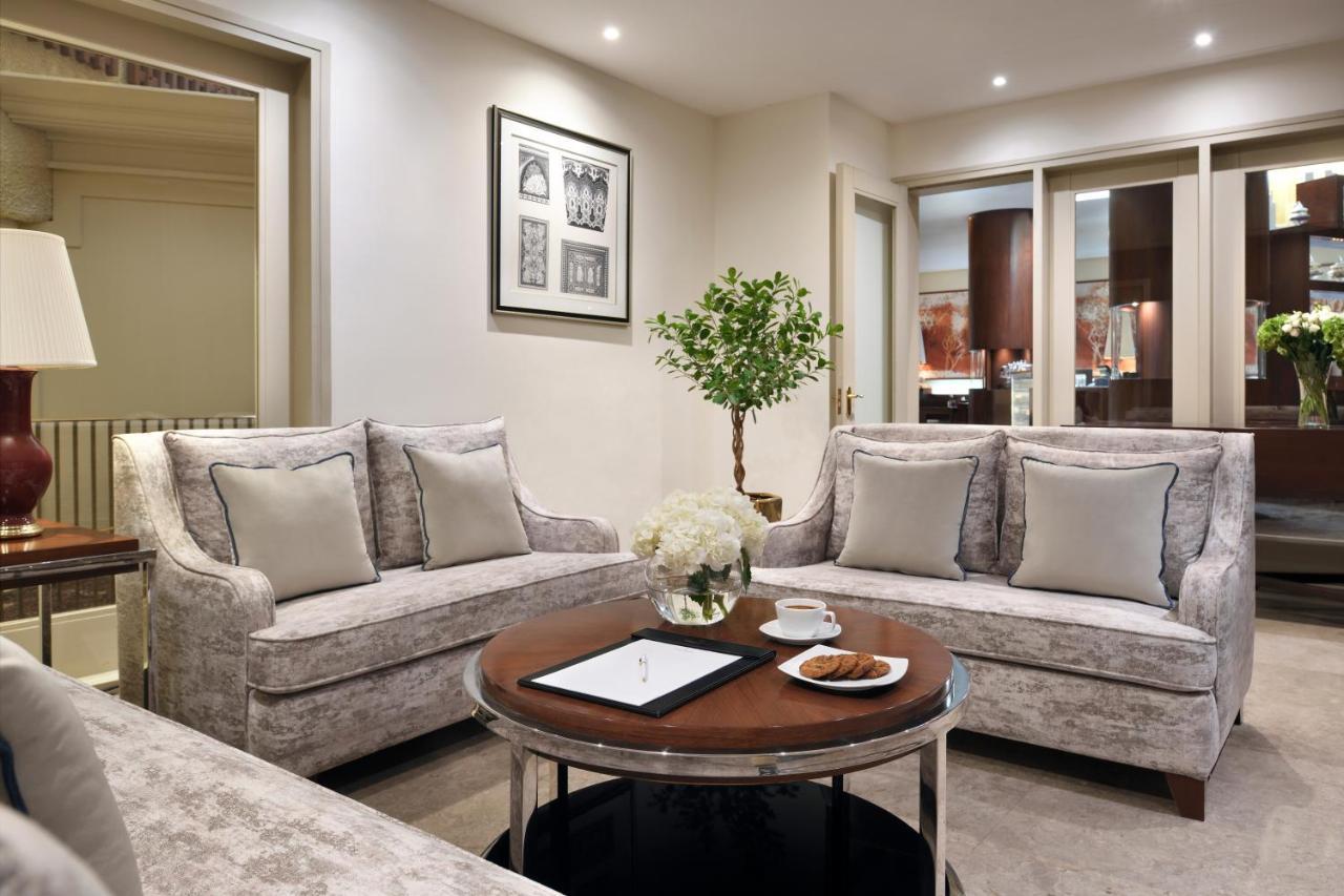 Intercontinental Riyadh By Ihg Luaran gambar The living room of a suite at The Dorchester